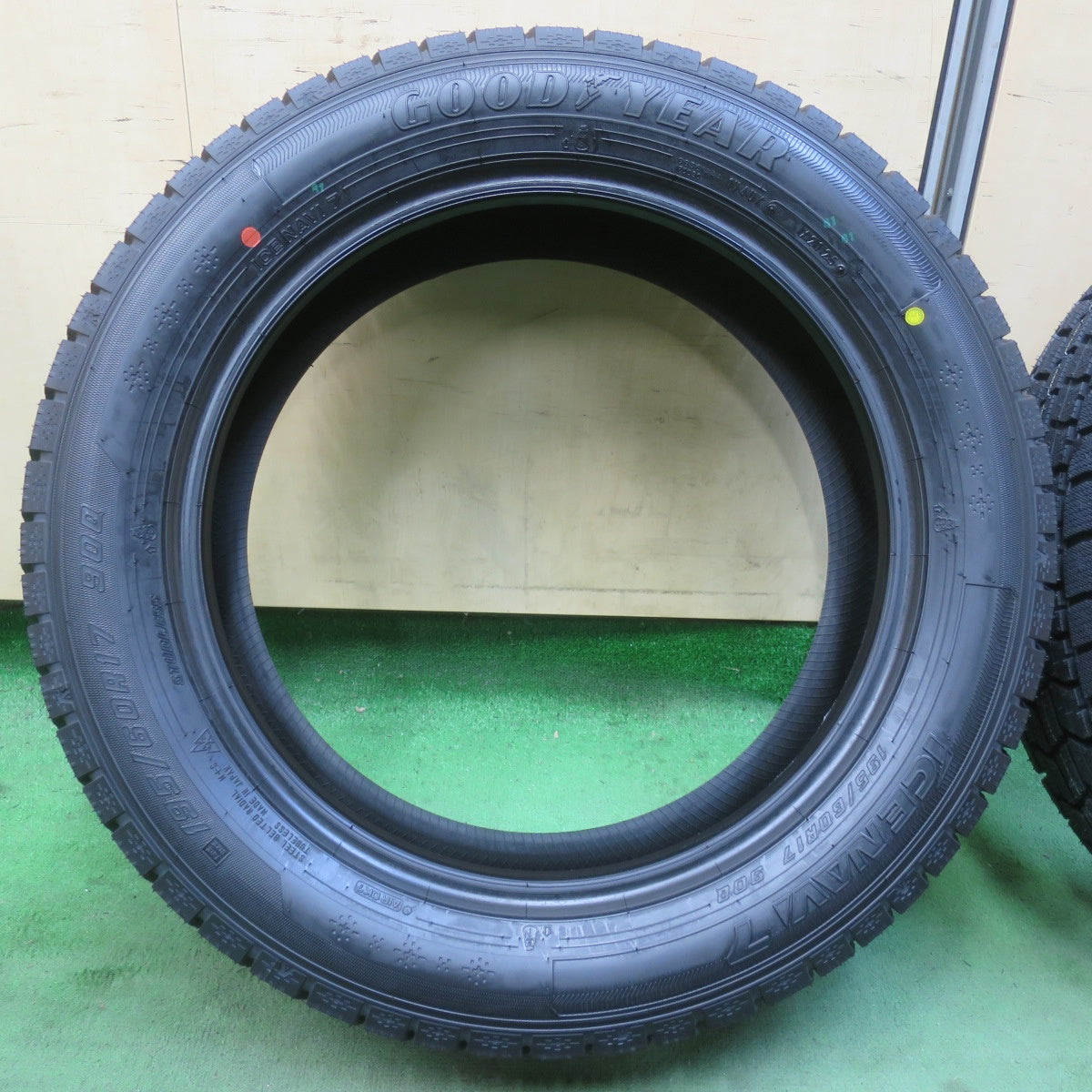 未使用！25年★スタッドレス 195/60R17 グッドイヤー アイスナビ7 タイヤ 17インチ ライズ ロッキー 60系 プリウス 等★6030413イスタ