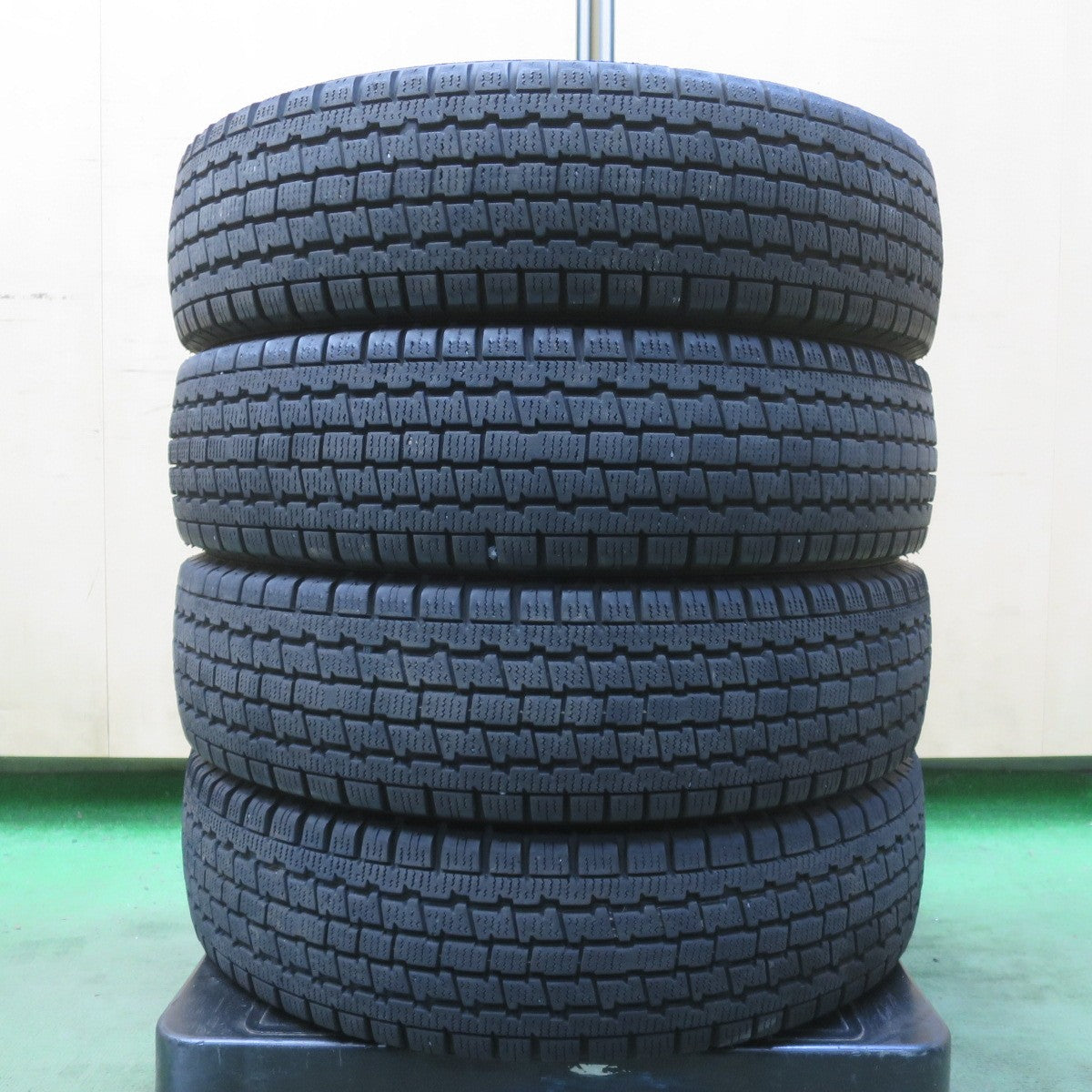 4本価格！24年◎スタッドレス 145/80R12 80/78N ブリヂストン W300 タイヤ 12インチ 軽トラック 軽バン エブリィ キャリイ ハイゼット 等◎6101303イスタ