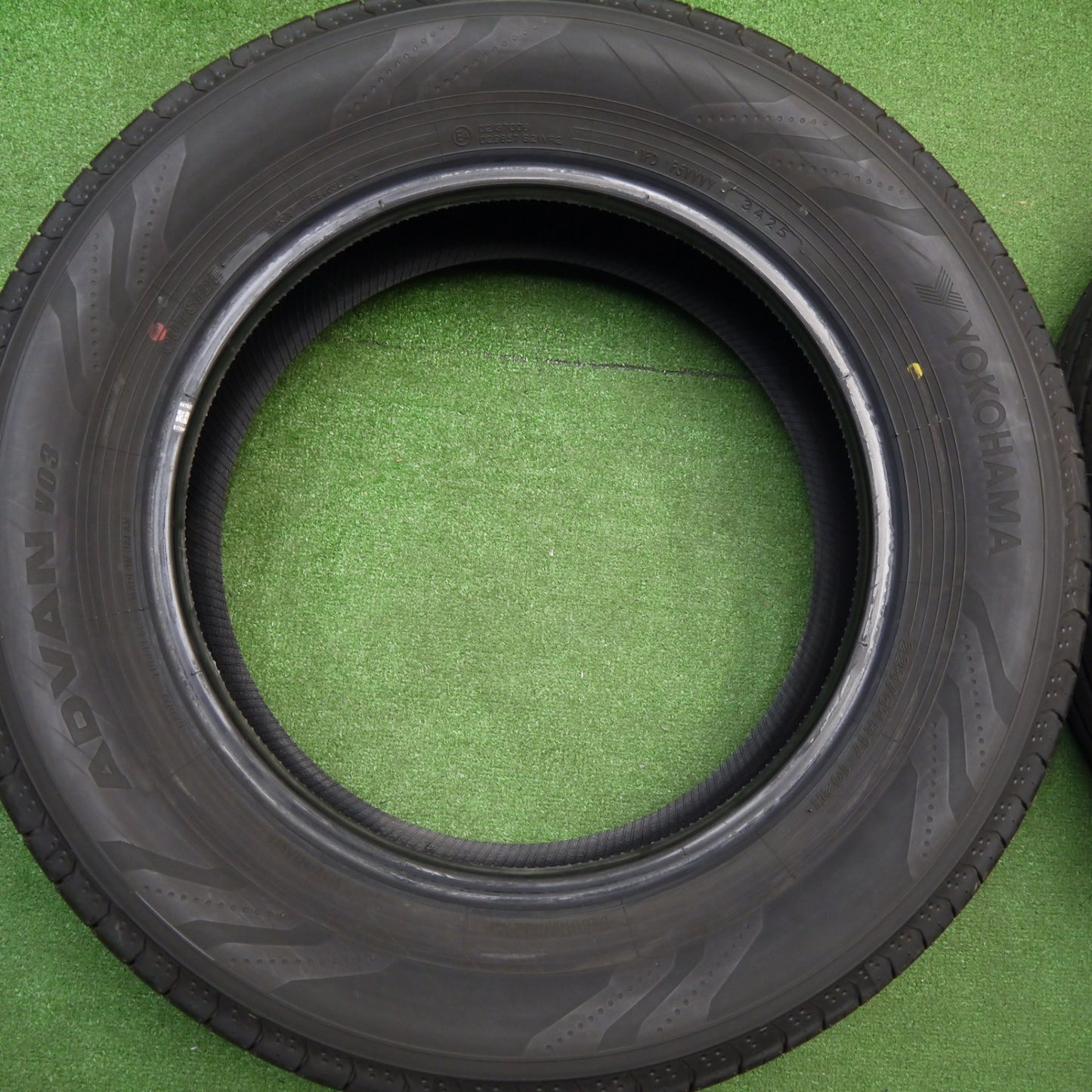 新車外し！25年★225/65R17 ヨコハマ アドバン V03 タイヤ 17インチ 40系 アルファード ヴェルファイア 等★5112509Hノタ