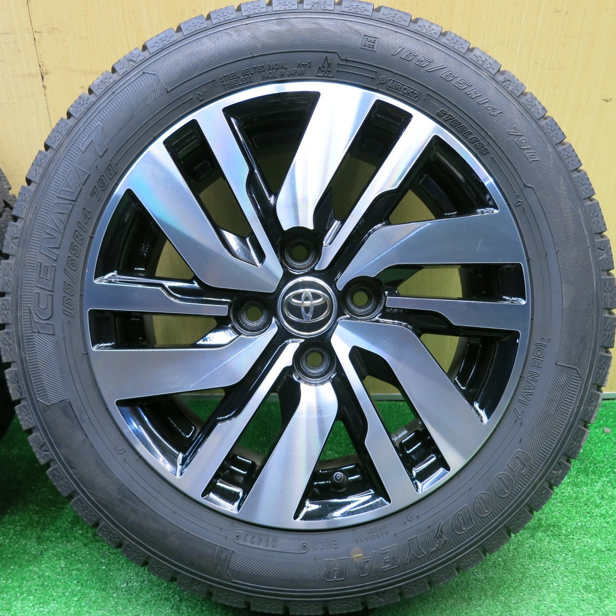 バリ溝！22年！ほぼ10分★トヨタ ルーミー タンク 純正 165/65R14 スタッドレス グッドイヤー アイスナビ7 14インチ PCD100/4H★5110807HAス