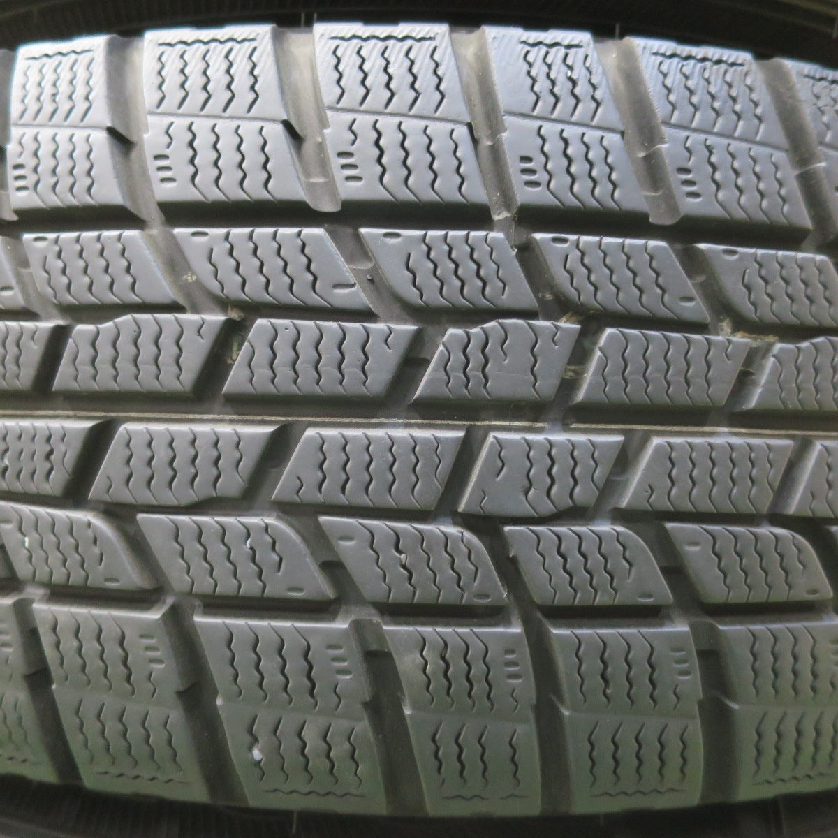 4本価格★スタッドレス 205/65R16 グッドイヤー アイスナビ6 FEID フェイド 16インチ PCD114.3/5H★6040706イス