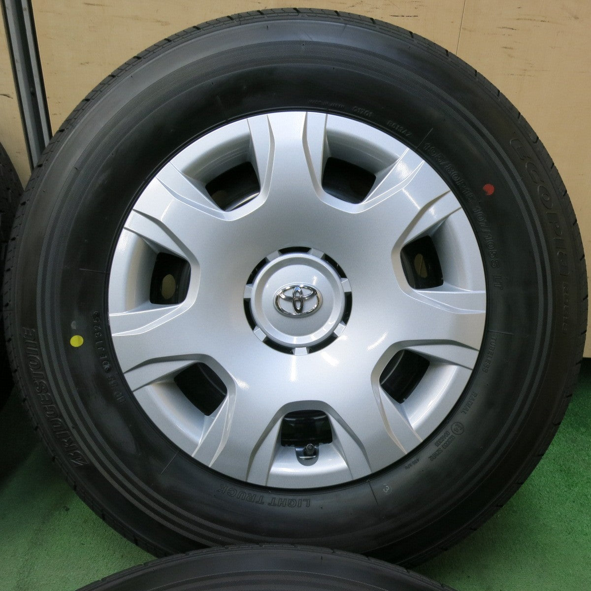 新車外し！25年★トヨタ 200系 ハイエース 純正 スチール 195/80R15 107/105S ブリヂストン エコピア RD613 15インチ PCD139.7/6H★5052815SYノ