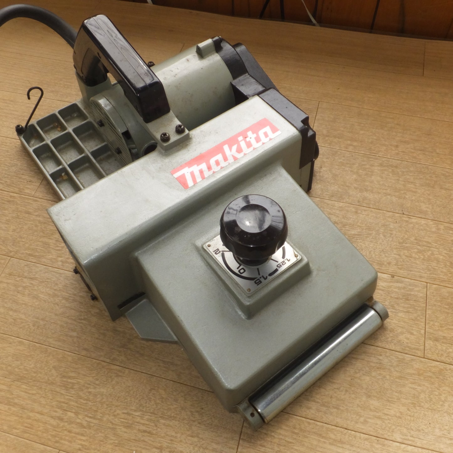 [送料無料] ★マキタ makita 270mm カンナ KP270　有効切削幅 270mm　100V 15A 50-60Hz 1460W 14000/min.★