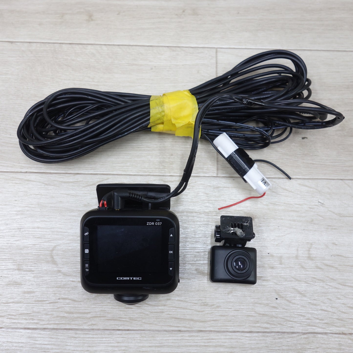 [送料無料] 付属品付き◆COMTEC 360°カメラ + リヤカメラ ドライブレコーダー ZDR037 前後 2カメラ ドラレコ コムテック◆