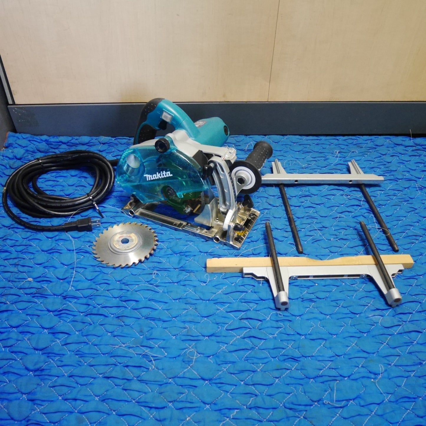 [送料無料] 付属品付き☆マキタ 小型 ミゾキリ 3005BA 電動 工具 切断機 溝切り 溝きり カッター コード式 100V makita☆