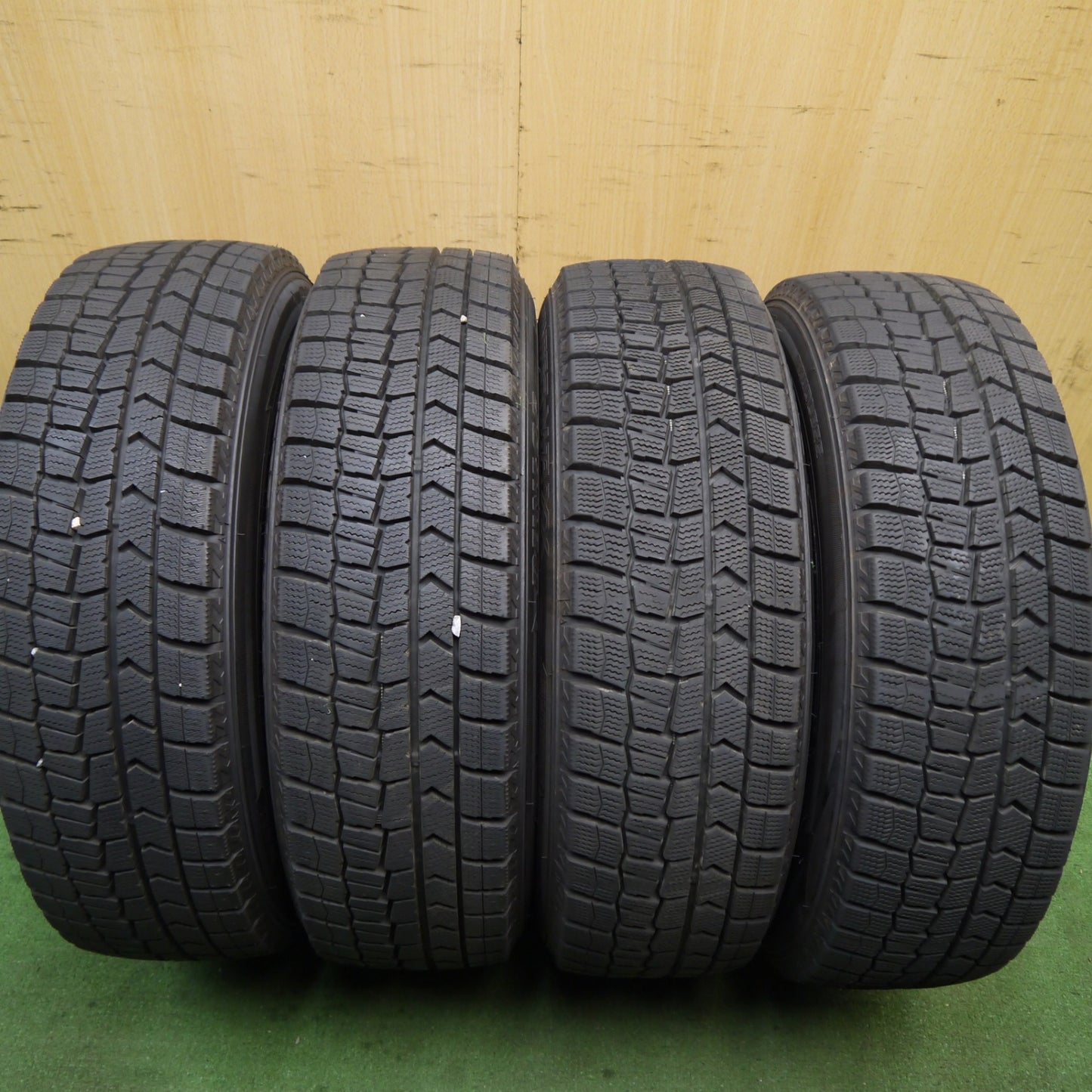 バリ溝！23年！キレイ！9.5分以上★ラクティス 等 175/60R16 スタッドレス ダンロップ ウインターマックス WM02 EuroSpeed MANARAY SPORT PCD100/5H★5070705Hス