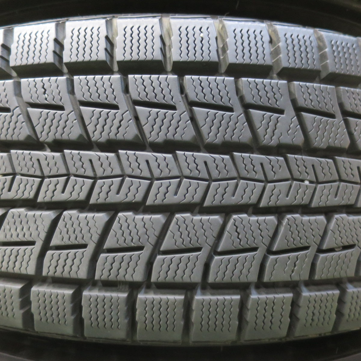 バリ溝！キレイ！9分★スタッドレス 225/65R17 ダンロップ ウインターマックス SJ8 Exceeder エクシーダー 17インチ PCD114.3/5H★5122710イス