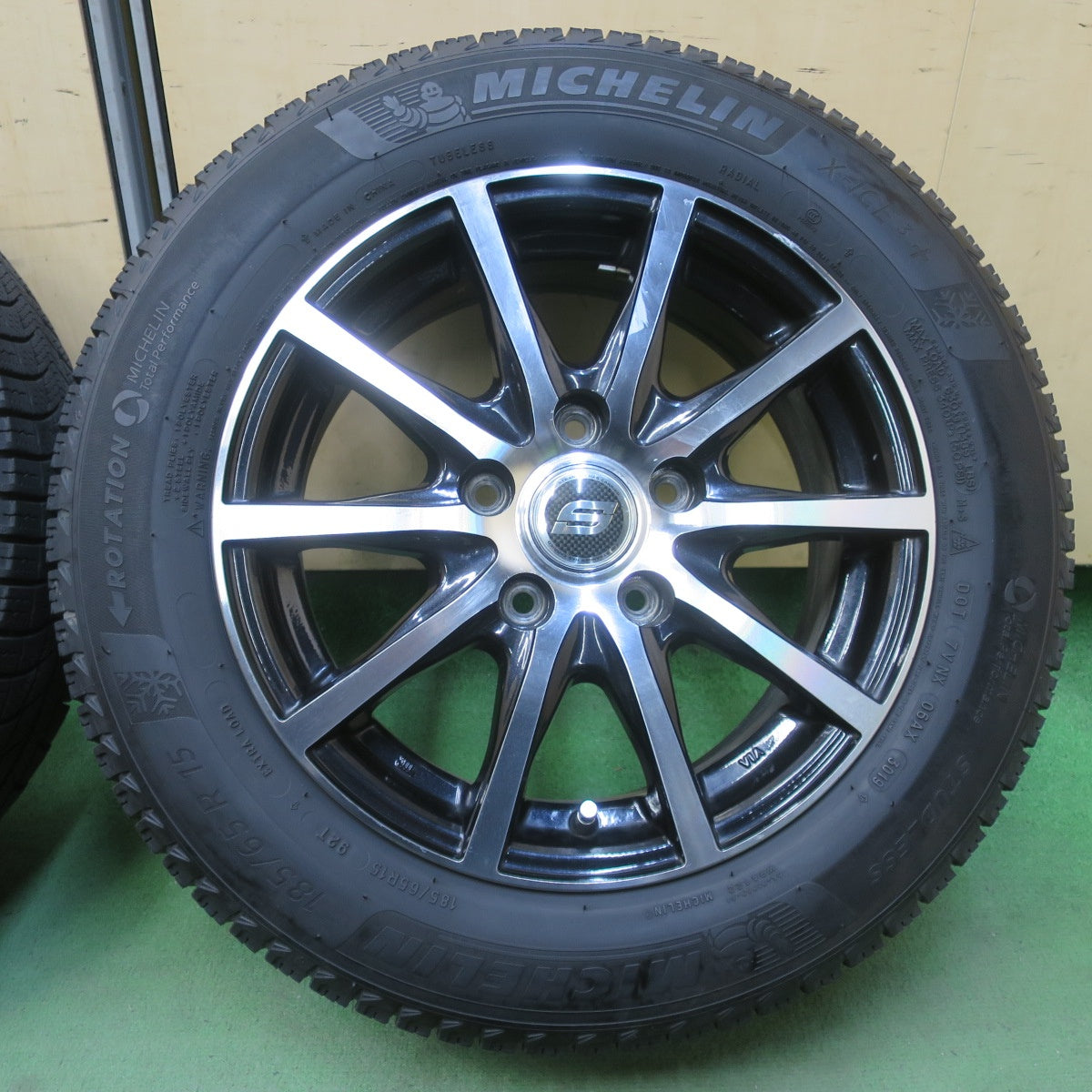 バリ溝！キレイ！8.5分★スタッドレス 185/65R15 ミシュラン X-ICE3+ STRANGER ストレンジャー 15インチ PCD114.3/5H★6032503イス