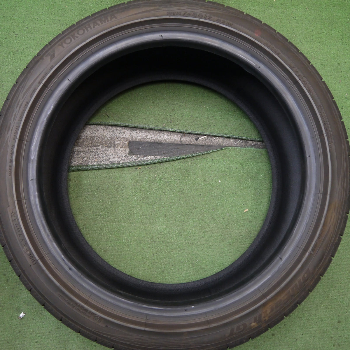 バリ溝！26年！9.5分◎215/45R17 ヨコハマ BluEarth-GT AE51 ブルーアース タイヤ 17インチ プリウス ヴィッツ BRZ 86 カローラ 等◎6090806Hノタ