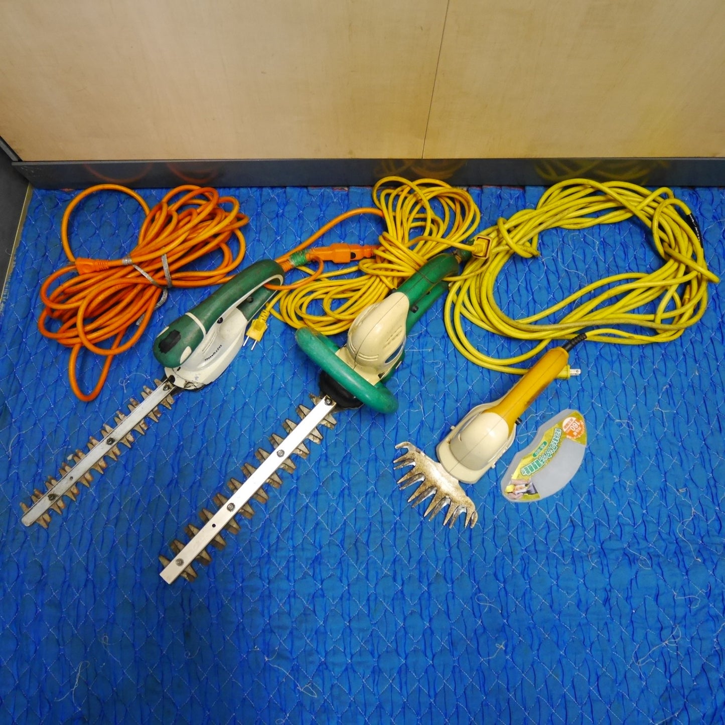 [送料無料] 3点まとめ売り☆マキタ 260mm ミニ 生垣 バリカン MUH260 300mm MUH304 リョービ AB-1610 RYOBI コード式 makita RYOBI トリマー☆