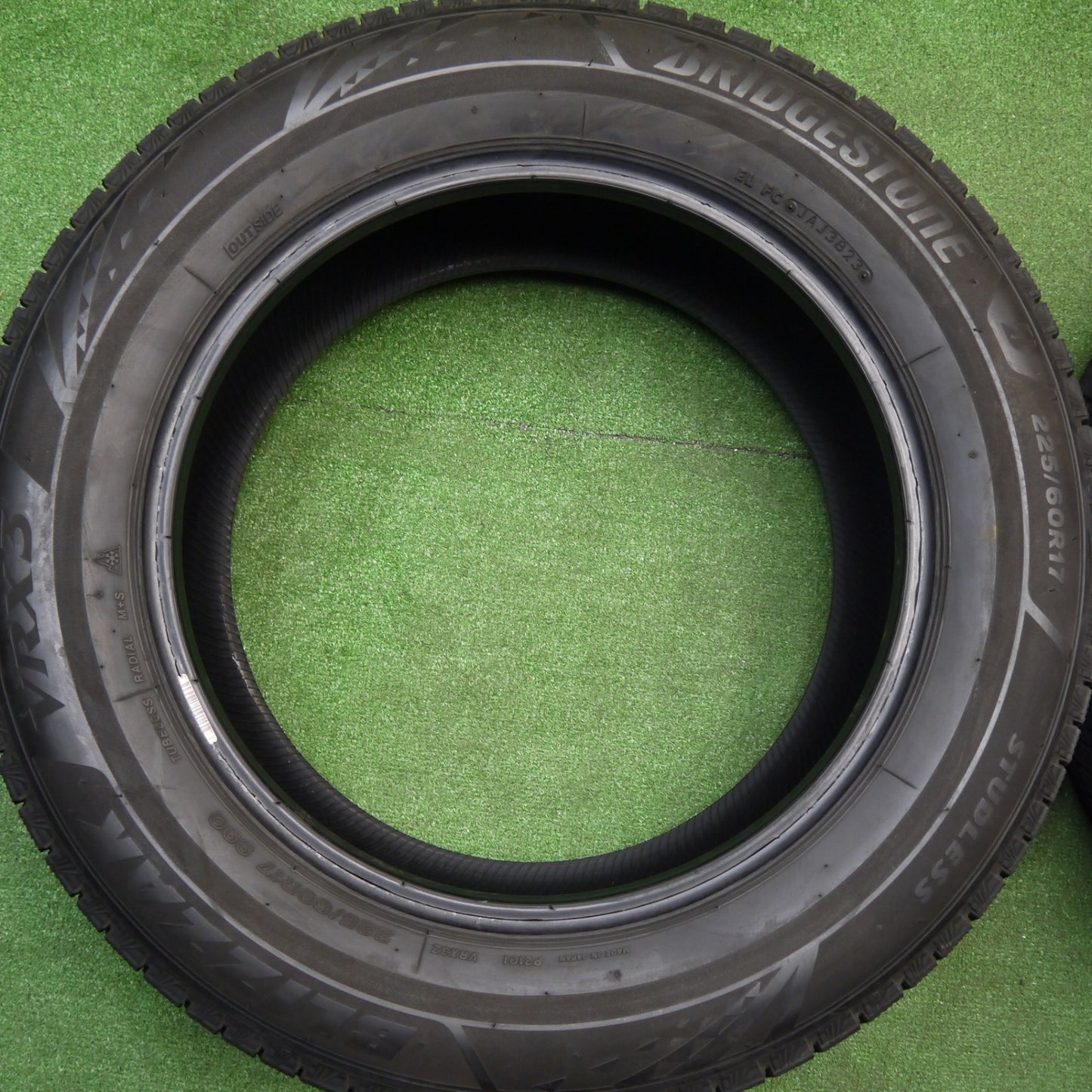 バリ溝！23年！8.5分★スタッドレス 225/60R17 ブリヂストン ブリザック VRX3 タイヤ 17インチ アルファード ヴェファイア 等★5111207Hスタ