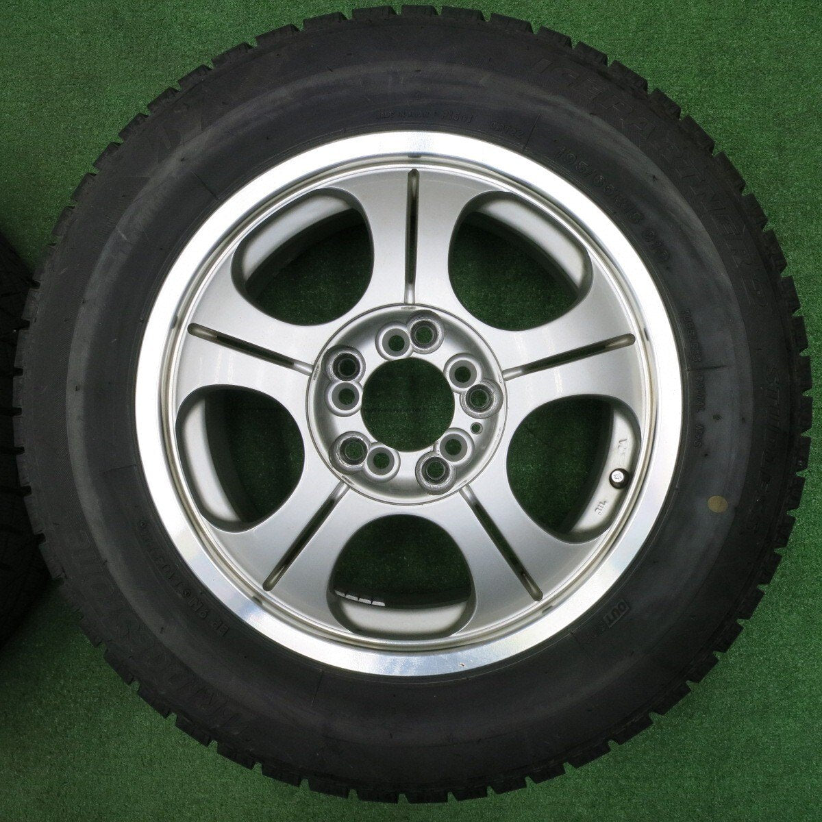バリ溝‼️ブリヂストンスタッドレスタイヤ2019年製245/45R20 バリ溝！20年！キレイ！8.5分☆スタッドレス 195/65R15