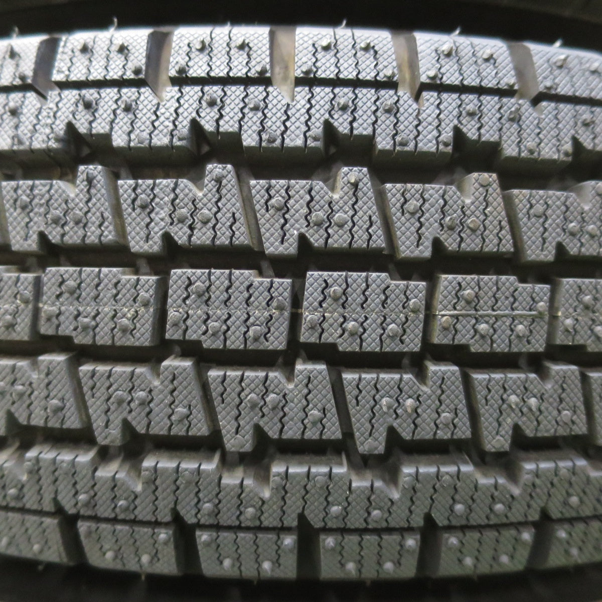 ほぼ未使用！25年◎スタッドレス 145/80R12 80/78N ブリヂストン W300 スチール ホイール 12インチ PCD100 110 114.3/4H マルチ◎6091104イス