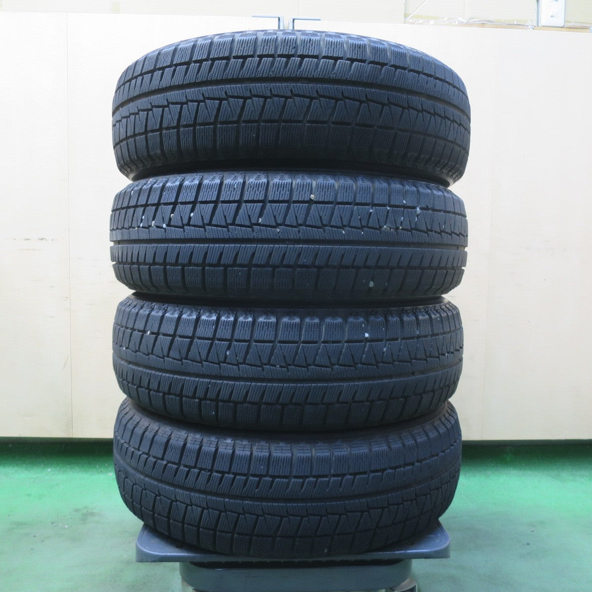 4本価格！22年★スタッドレス 175/65R15 ブリヂストン アイスパートナー2 タイヤ 15インチ アクア シエンタ フィット デミオ ヴィッツ 等★6031903イスタ