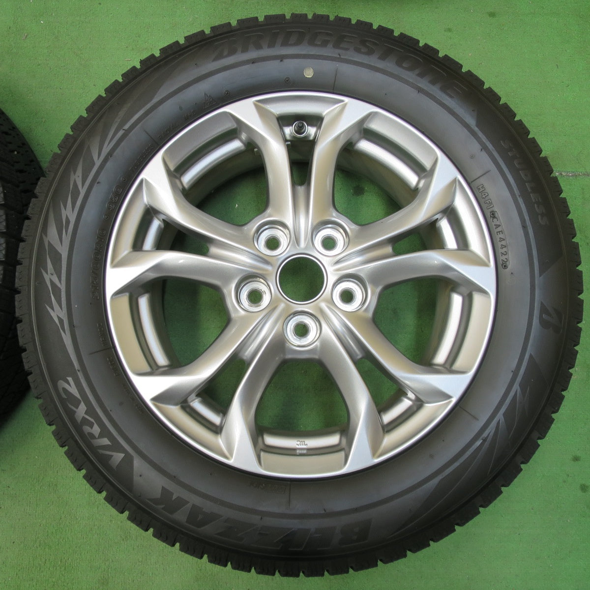 [送料無料] バリ溝！22年！キレイ！9.5分★マツダ CX-3 純正 215/60R16 スタッドレス ブリヂストン ブリザック VRX2 16インチ PCD114.3/5H★5021705イス
