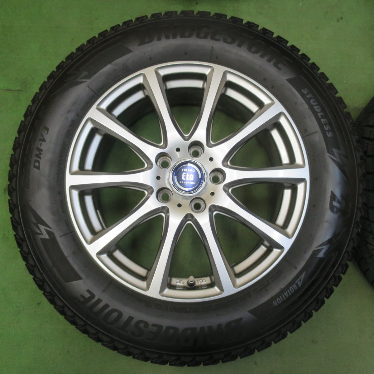 バリ溝！23年！キレイ！9.5分★スタッドレス 225/65R17 ブリヂストン ブリザック DM-V3 TIRADO Eta LA STRADA ティラード ラストラーダ 17インチ PCD114.3/5H★5120201イス