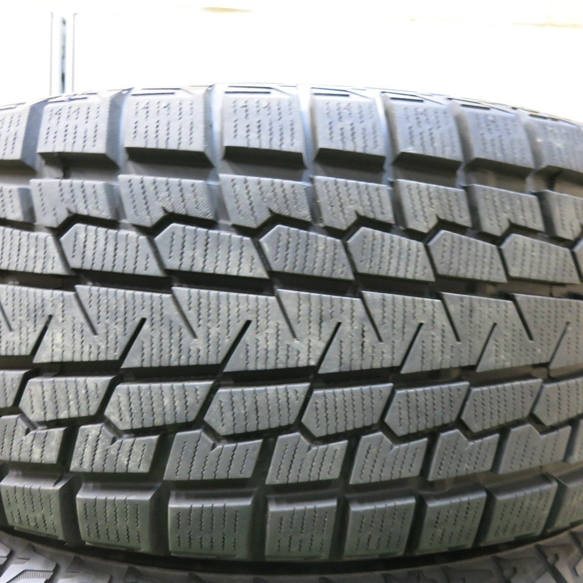 バリ溝！21年！キレイ！9.5分★ボルボ 等 EUROTECH 235/55R18 スタッドレス ヨコハマ アイスガード G075 ユーロテック 18インチ PCD108/5H★4121801SYス