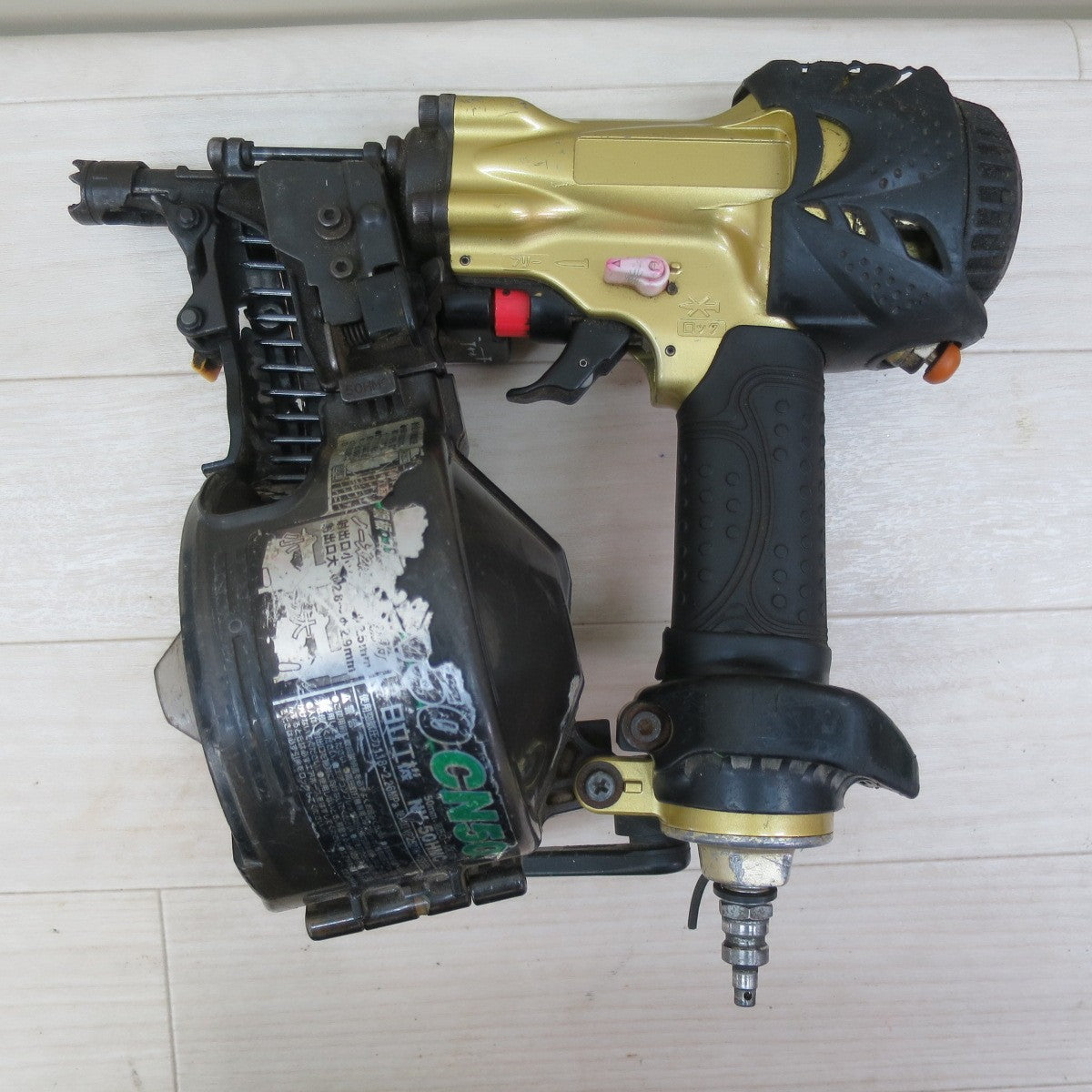 ☆日立 50mm 高圧 ロール 釘打機 NV50HMC エアー ツール 工具 HITACHI 現状品☆ [送料無料]