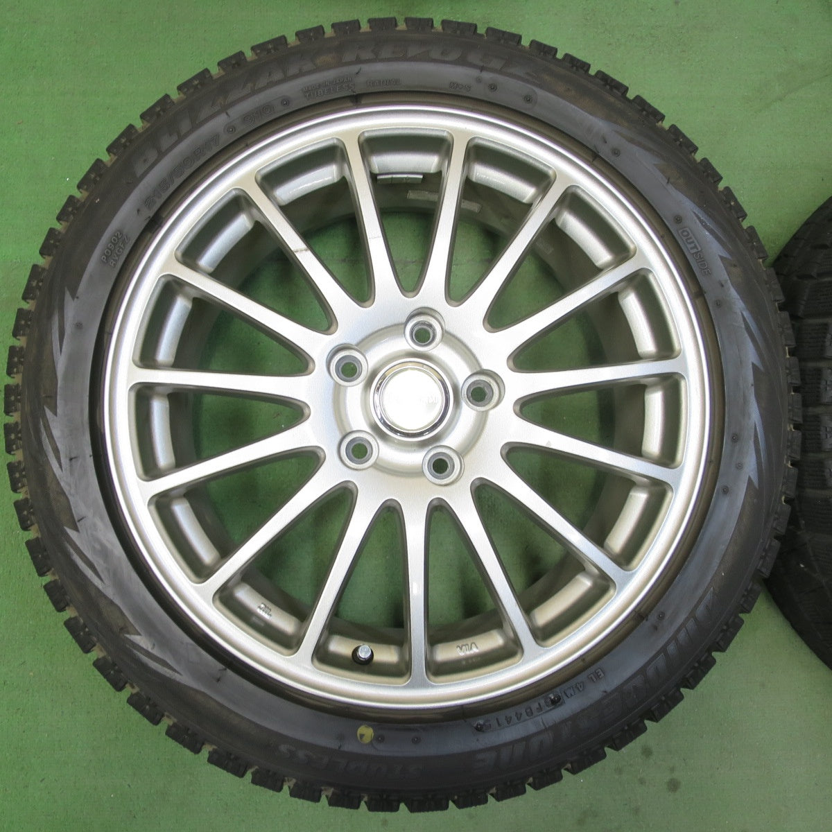 バリ溝！キレイ！9分★スタッドレス 215/50R17 ブリヂストン ブリザック REVO GZ ECO FORME エコフォルム 17インチ PCD114.3/5H★5082305イス