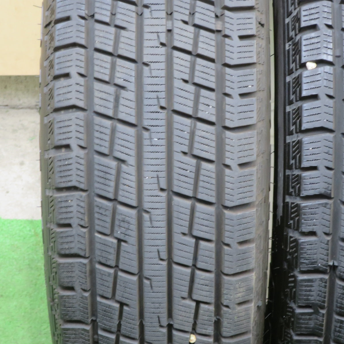 バリ溝！23年！キレイ！9.5分★ジムニー シエラ 等 195/80R15 スタッドレス グリップマックス GRIP ICE SUV 社外 アルミ 15インチ PCD139.7/5H★6042701TTス