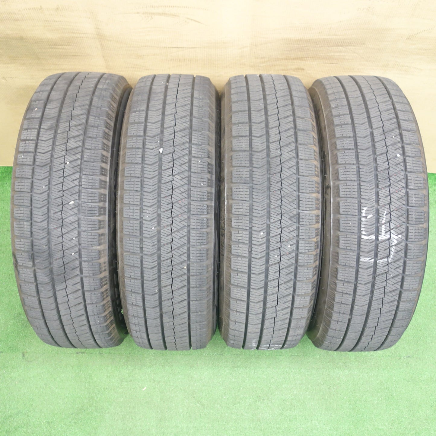 バリ溝！23年！キレイ！9.5分★スタッドレス 195/60R17 ブリヂストン ブリザック VRX2 ECO FORME エコフォルム 17インチ PCD114.3/5H★6031102KTス