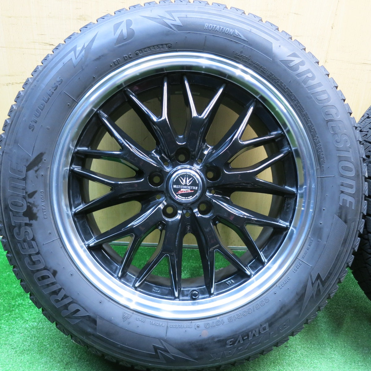 バリ溝！21年！9分★LOXARNY MULTI FORCHETTAⅡ SP Spector 235/60R18 スタッドレス ブリヂストン ブリザック DM-V3 ロクサーニ 18インチ PCD114.3/5H★5121313HAス