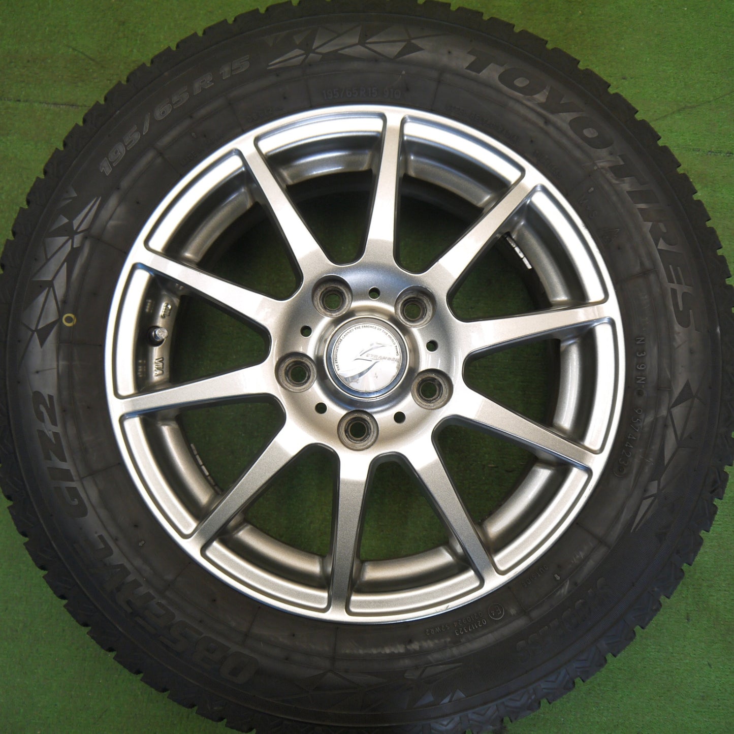 バリ溝！23年！キレイ！9分★スタッドレス 195/65R15 トーヨー オブザーブ GIZ2 STRANGER ストレンジャー 15インチ PCD114.3/5H★6041307Hス