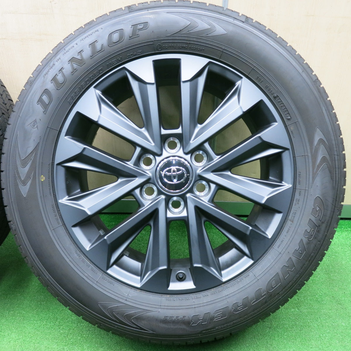 [送料無料] 新車外し！24年★トヨタ ランクル 250 ZX 純正 265/60R20 ダンロップ グラントレック PT22 20インチ PCD139.7/6H★4120614TNノ