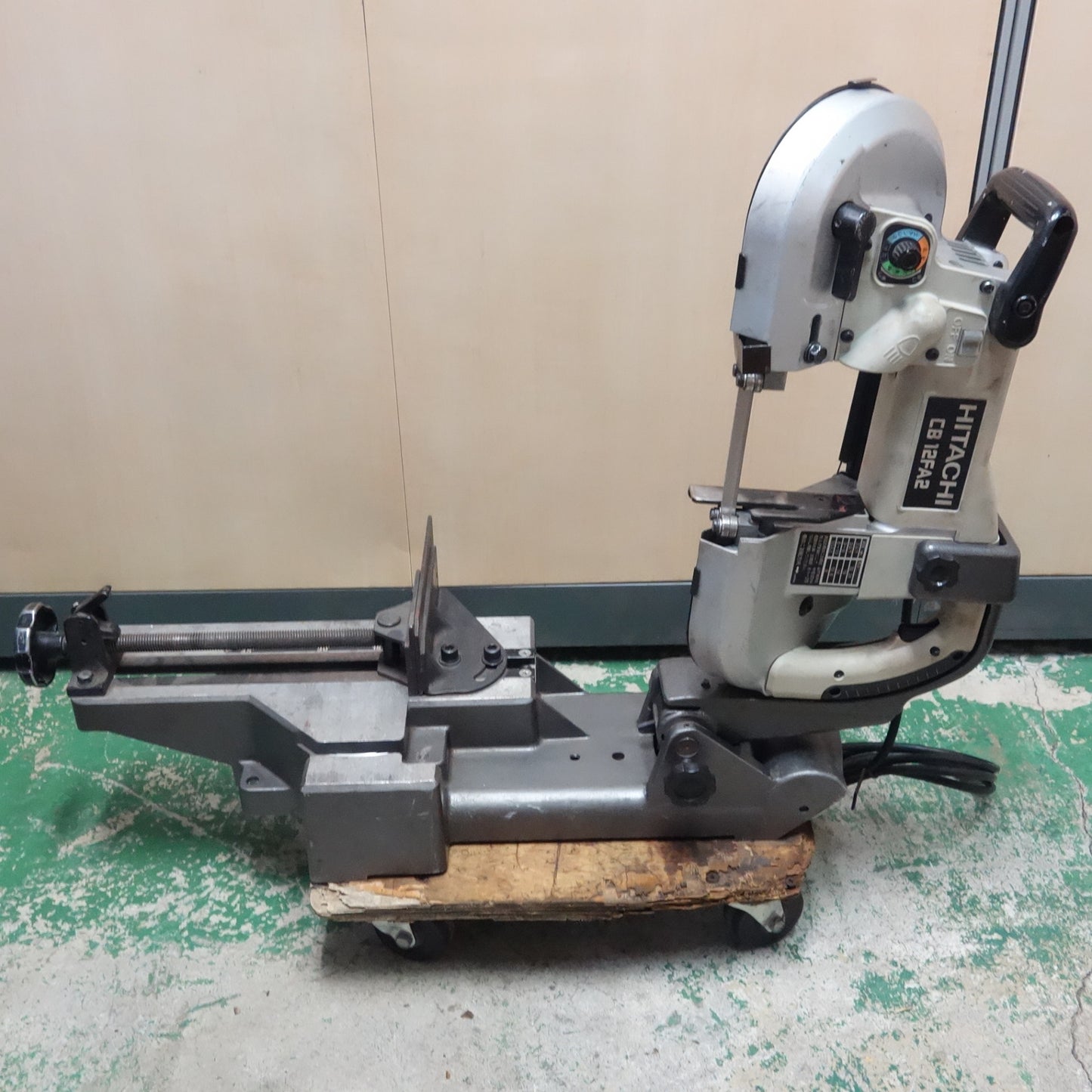 [送料無料] ☆日立工機 120mm ロータリ バンドソー 100V  CB12FA2 ベース付き 切断機 HITACHI 電動 工具☆