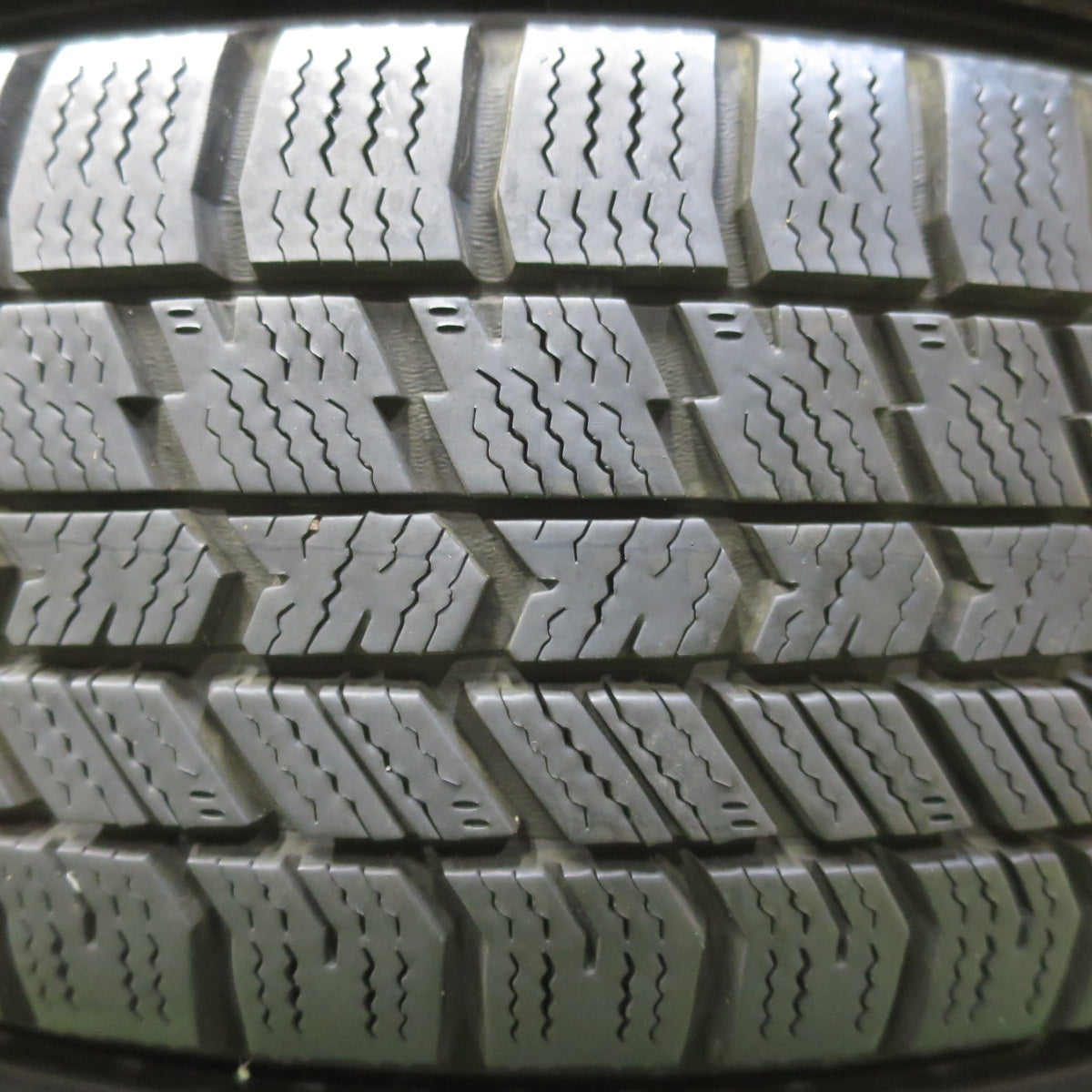 バリ溝！24年！8.5分◎スタッドレス 155/65R14 グッドイヤー アイスナビ8 AXEL アクセル 14インチ PCD100/4H◎6100902イス