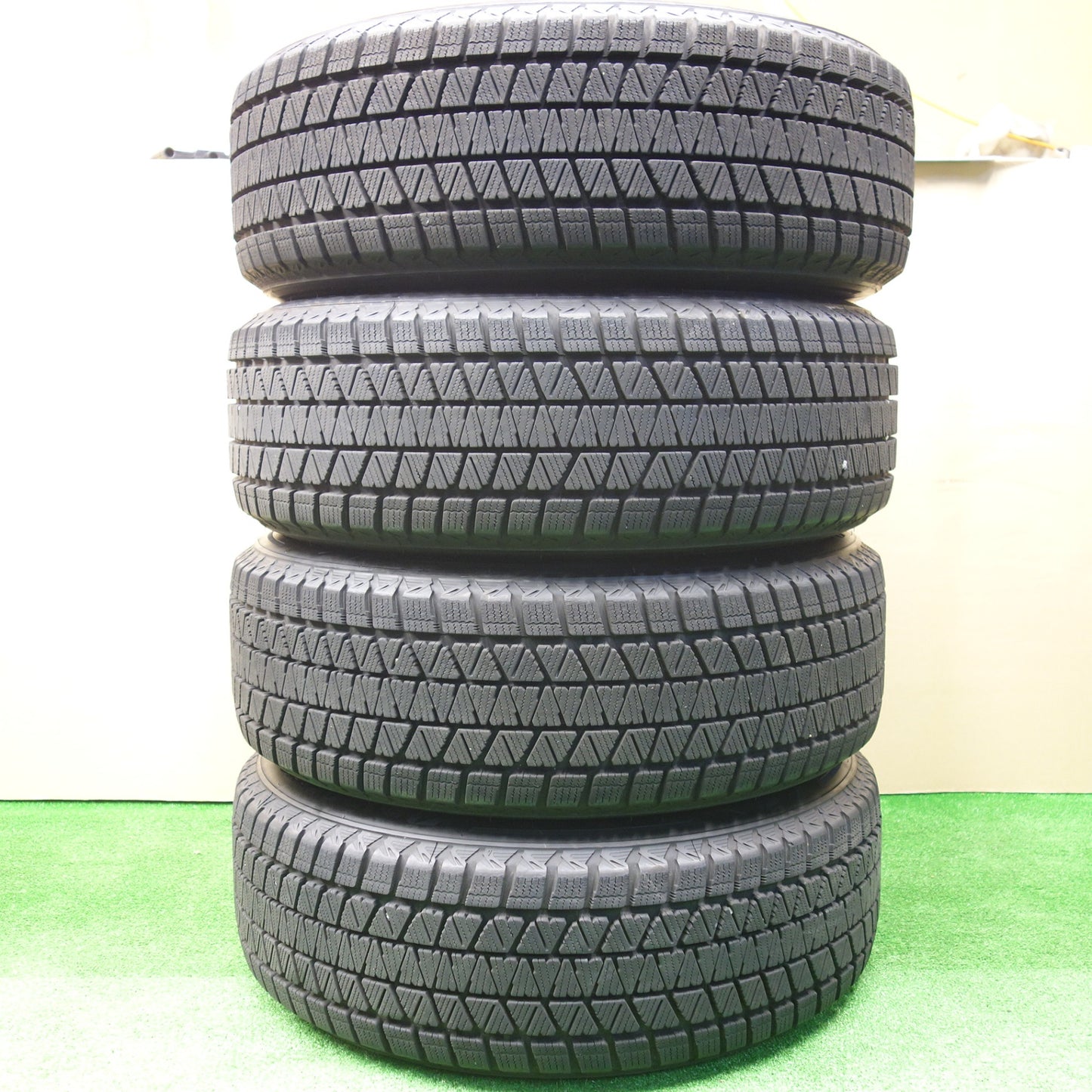 バリ溝！23年！キレイ！9.5分★レクサス 等 LEGCERA NX5 235/60R18 スタッドレス ブリヂストン ブリザック DM-V3 レグセラ 18インチ PCD114.3/5H★5112803KTス