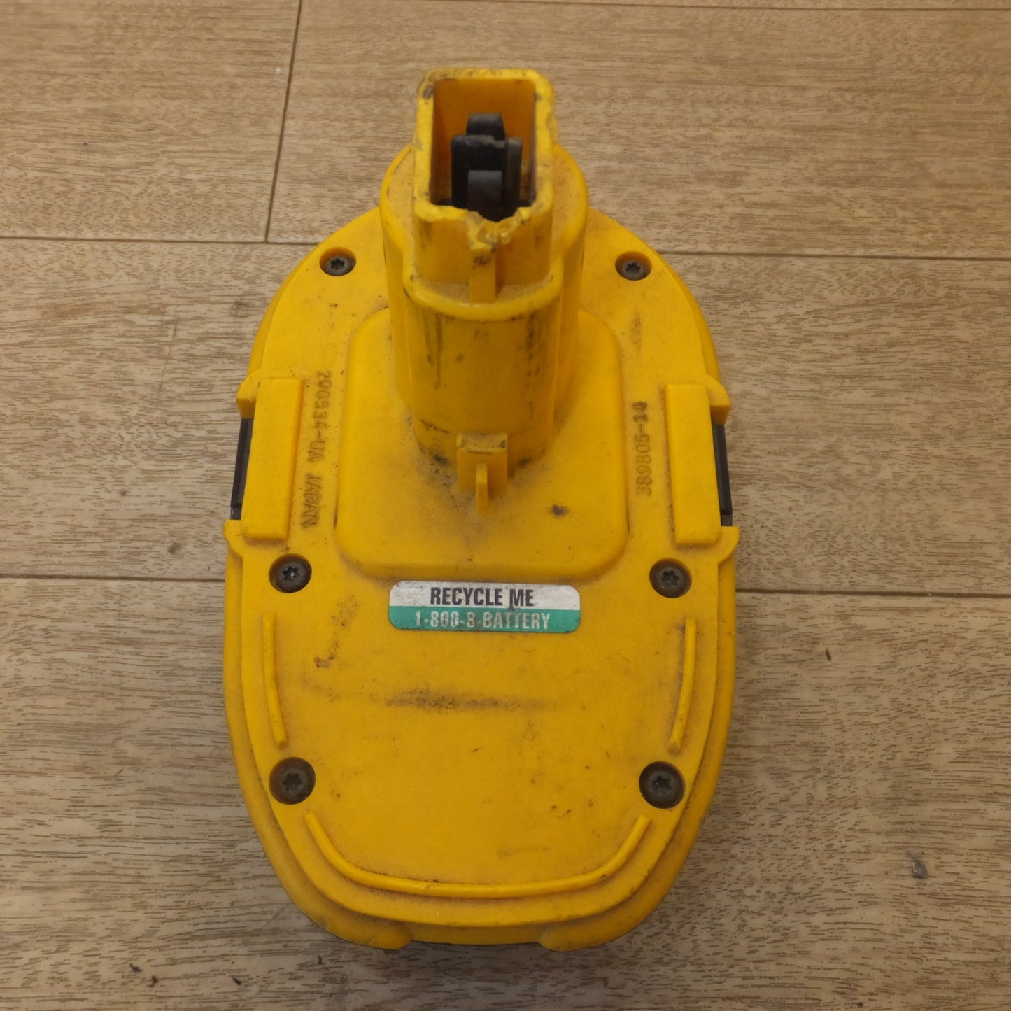 [送料無料] ジャンク★マキタ 日立 松下電工 DEWALT　各種 ライト 2点　充電器 2点　バッテリ 7点　充電式工具 計 11点 セット★