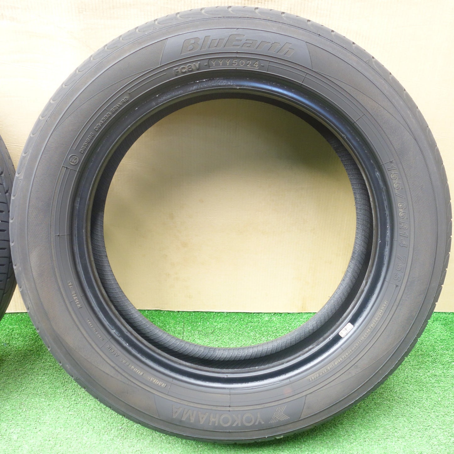 バリ溝！24年！8.5分★155/65R14 ヨコハマ ブルーアース AE01K タイヤ 14インチ N-BOX N-WGN サクラ ワゴンR タント ウェイク 等★6012502KTノタ