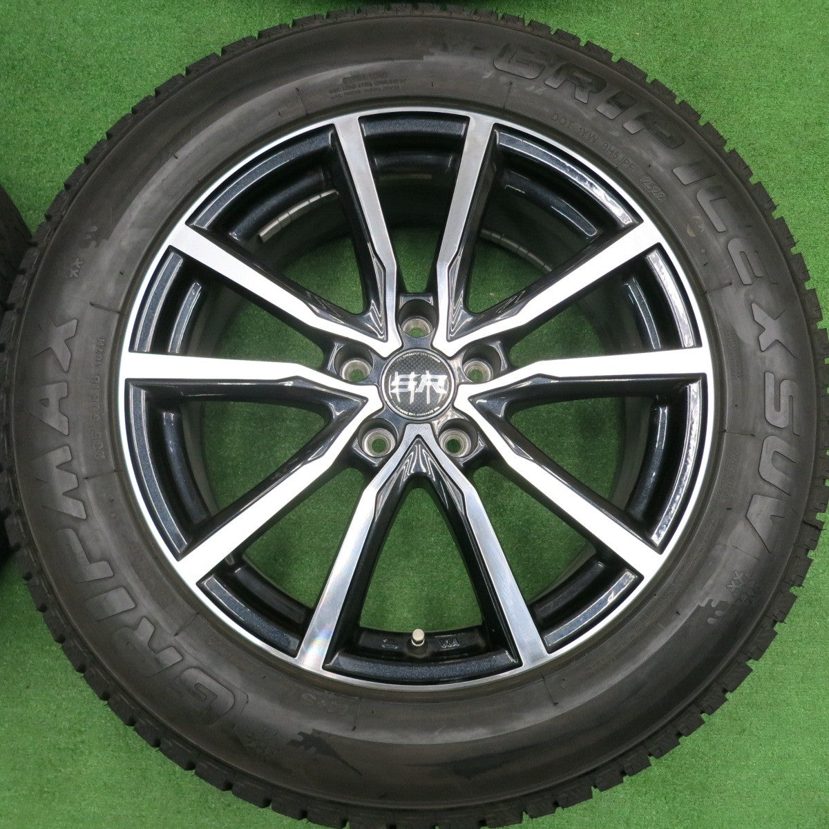 [送料無料] バリ溝！22年！9.5分★スタッドレス 235/60R18 グリップマックス GRIP ICE X SUV STRANGER ストレンジャー 18インチ PCD114.3/5H★4101801HAス