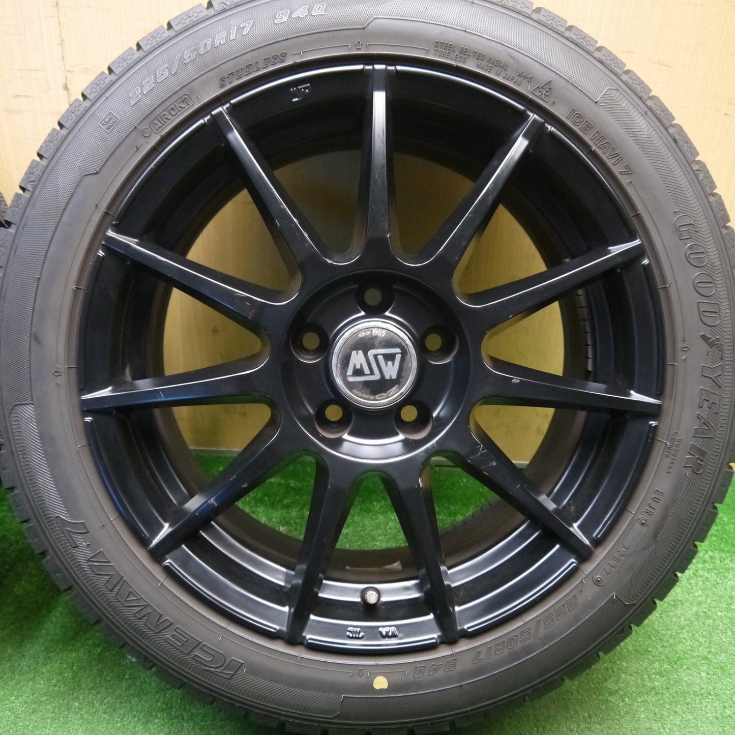 バリ溝！9.5分★アウディ 等 MSW 85 O・Z 225/50R17 スタッドレス グッドイヤー アイスナビ7 OZ 17インチ PCD112/5H★6012001Hス