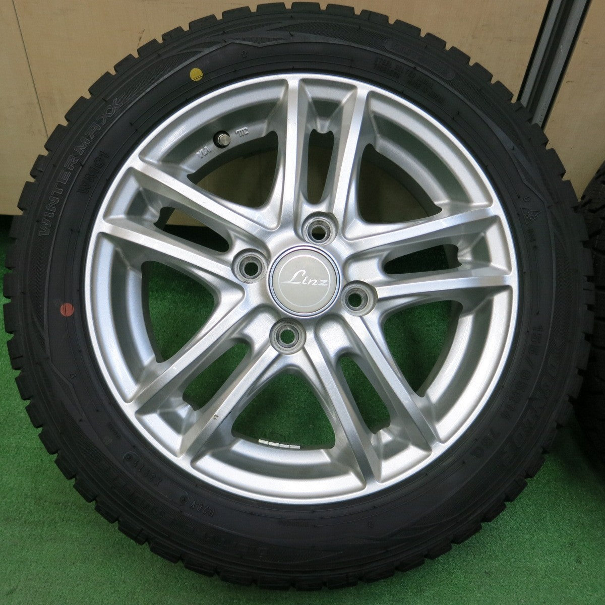 *送料無料* バリ溝！キレイ！9.5分以上★スタッドレス 155/65R14 ダンロップ ウインターマックス WM01 Linz 14インチ PCD100/4H★4040210イス
