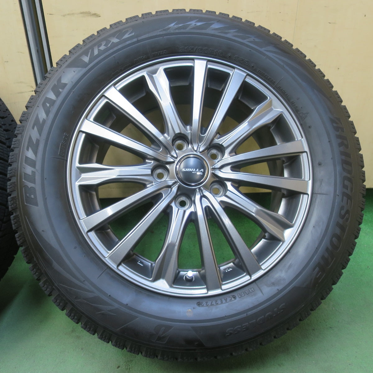 バリ溝！22年！キレイ！9.5分◎スタッドレス 215/60R16 ブリヂストン ブリザック VRX2 SIBILLA NEXT W5 シビラ ネクスト 16インチ PCD114.3/5H◎6100905イス