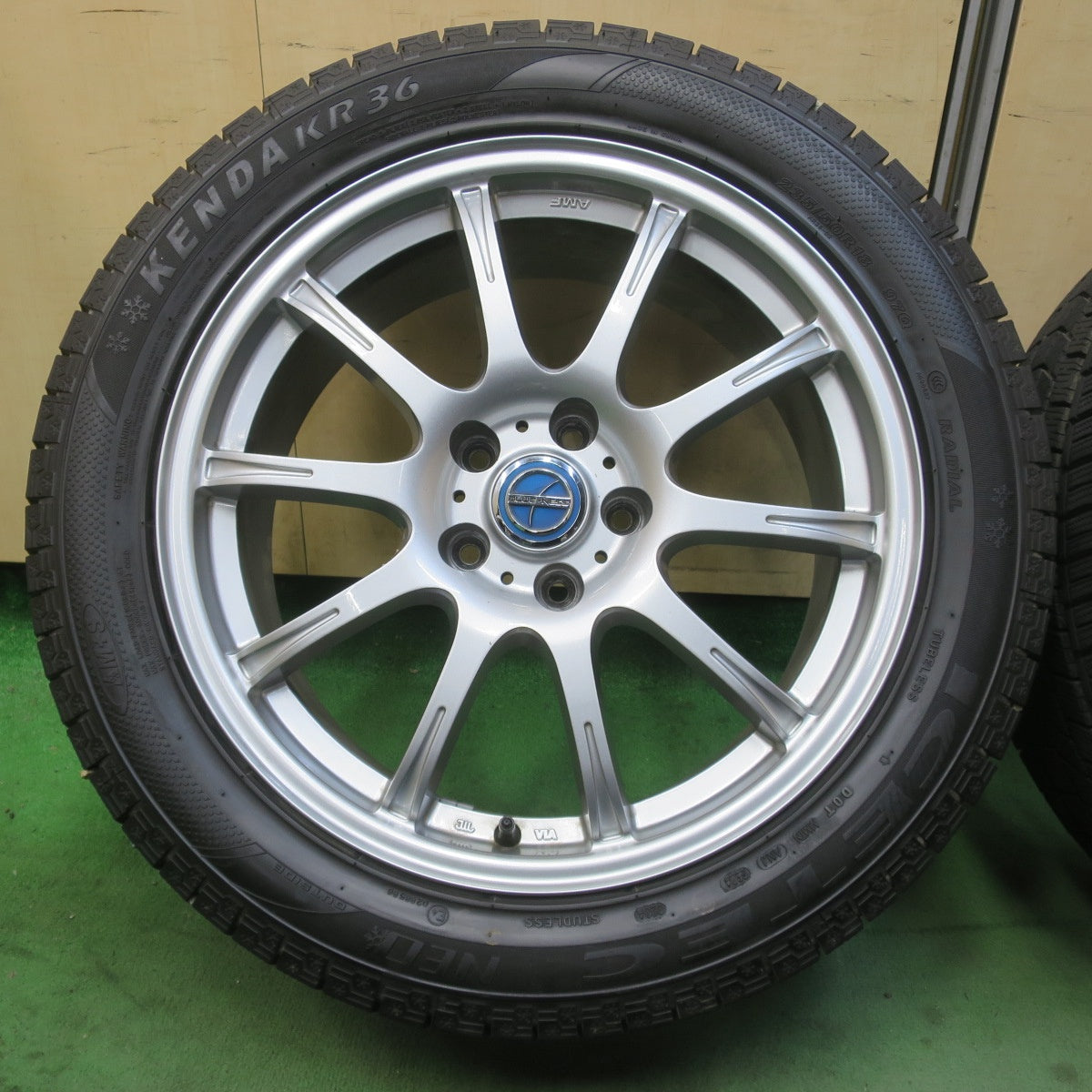 バリ溝！24年！キレイ！9.5分★スタッドレス 235/50R18 ケンダ KR36 アイステック ネオ BLUE・NESS BLUENESS ブルーネス 18インチ PCD114.3/5H★6031110イス