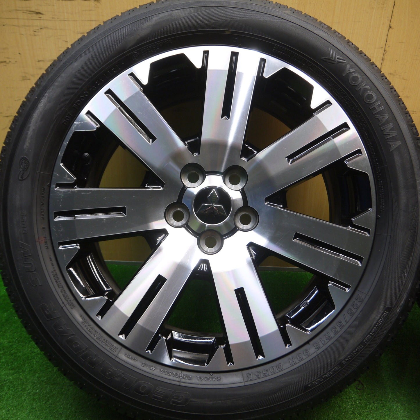 [送料無料] ほぼ新車外し 21年★三菱 デリカ D:5 純正 225/55R18 ヨコハマ ジオランダー SUV G055 G055E 18インチ D5 PCD114.3/5H★5010806Hノ