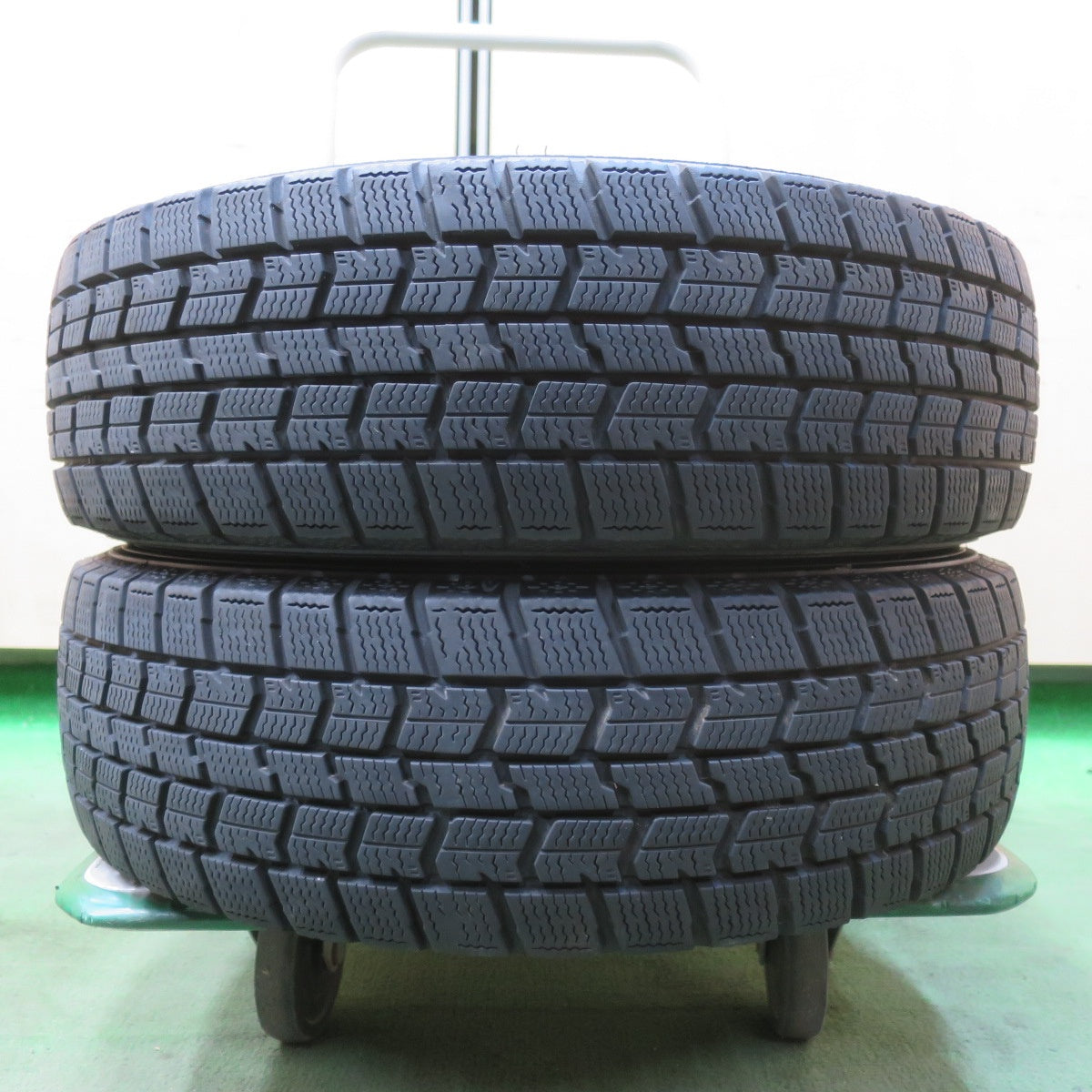 バリ溝！23年！8.5分！2本★スタッドレス 155/65R13 グッドイヤー アイスナビ7 VIOLENTO ヴィオレント 13インチ PCD100/4H★5112816イス