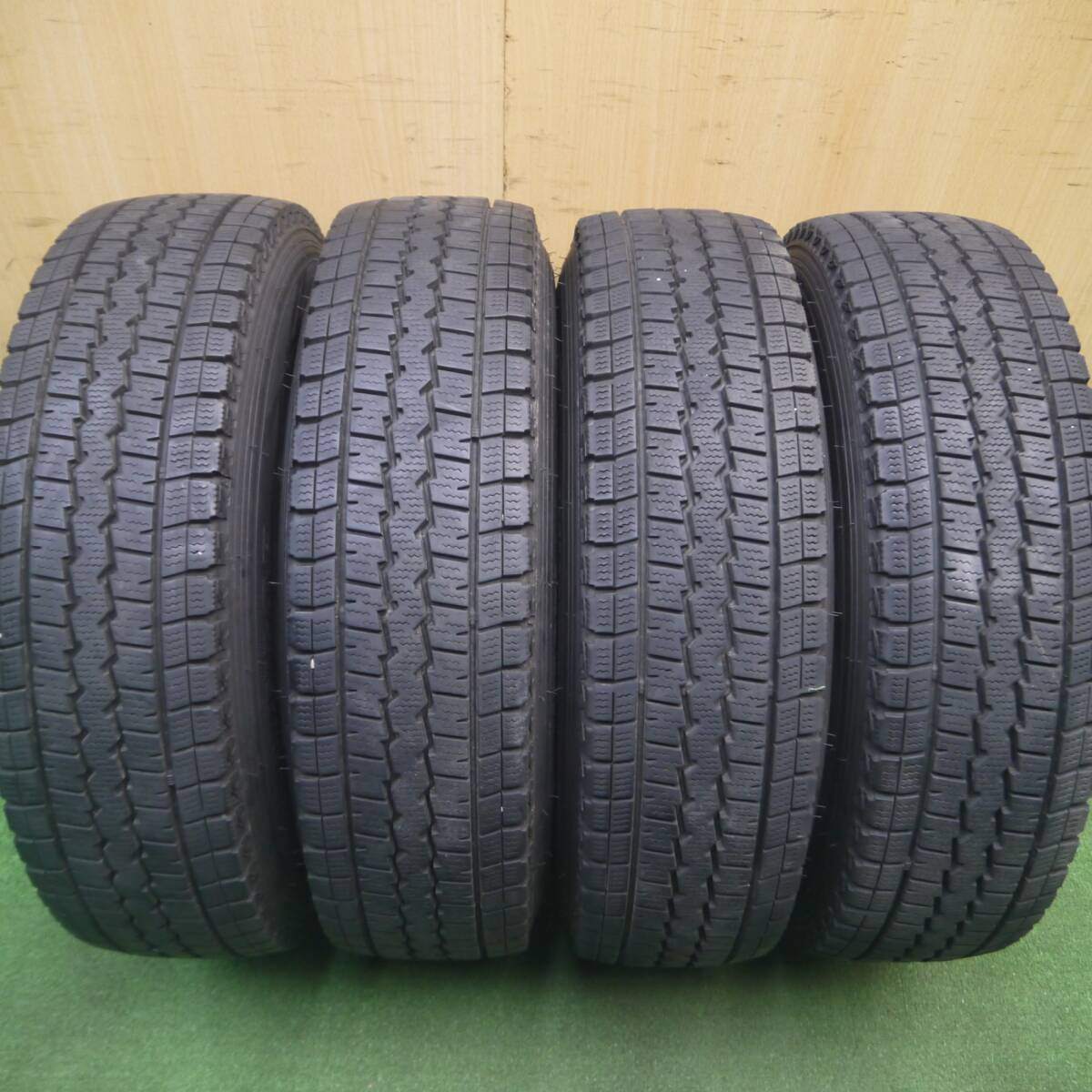 バリ溝！キレイ！9.5分★スタッドレス 165R13 8PR ダンロップ ウインターマックス SV01 Tiradoγ La-Strada ティラード ラストラーダ 13インチ PCD114.3/5H★5020411Hス