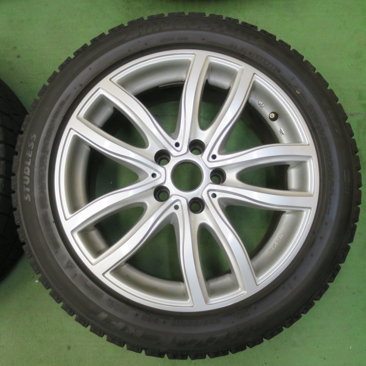 バリ溝！8.5分★BMW 等 MAK FAHR 225/50R17 スタッドレス ブリヂストン ブリザック RFT 17インチ PCD112/5H★5050503イス