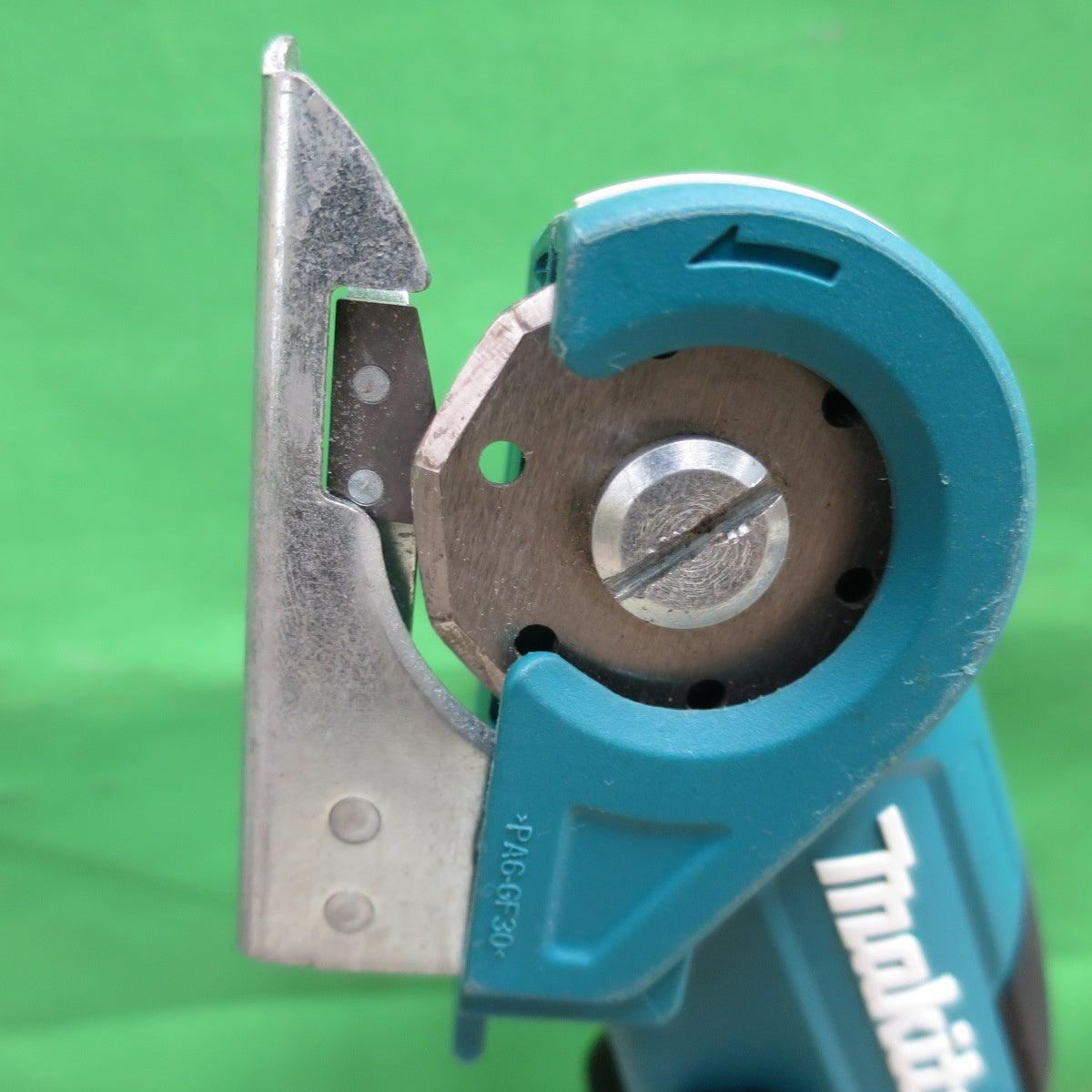 [送料無料] キレイ☆makita マキタ 充電式 マルチカッター CP100D コードレス バッテリ BL1015 充電器 DC10SA 切断機 DIY 電動 工具☆