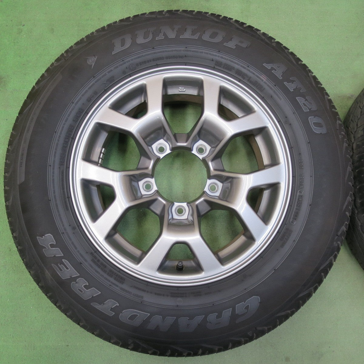 キレイ！23年★スズキ ジムニー シエラ 純正 195/80R15 ダンロップ AT20 グラントレック 15インチ PCD139.7/5H★5111208イノ