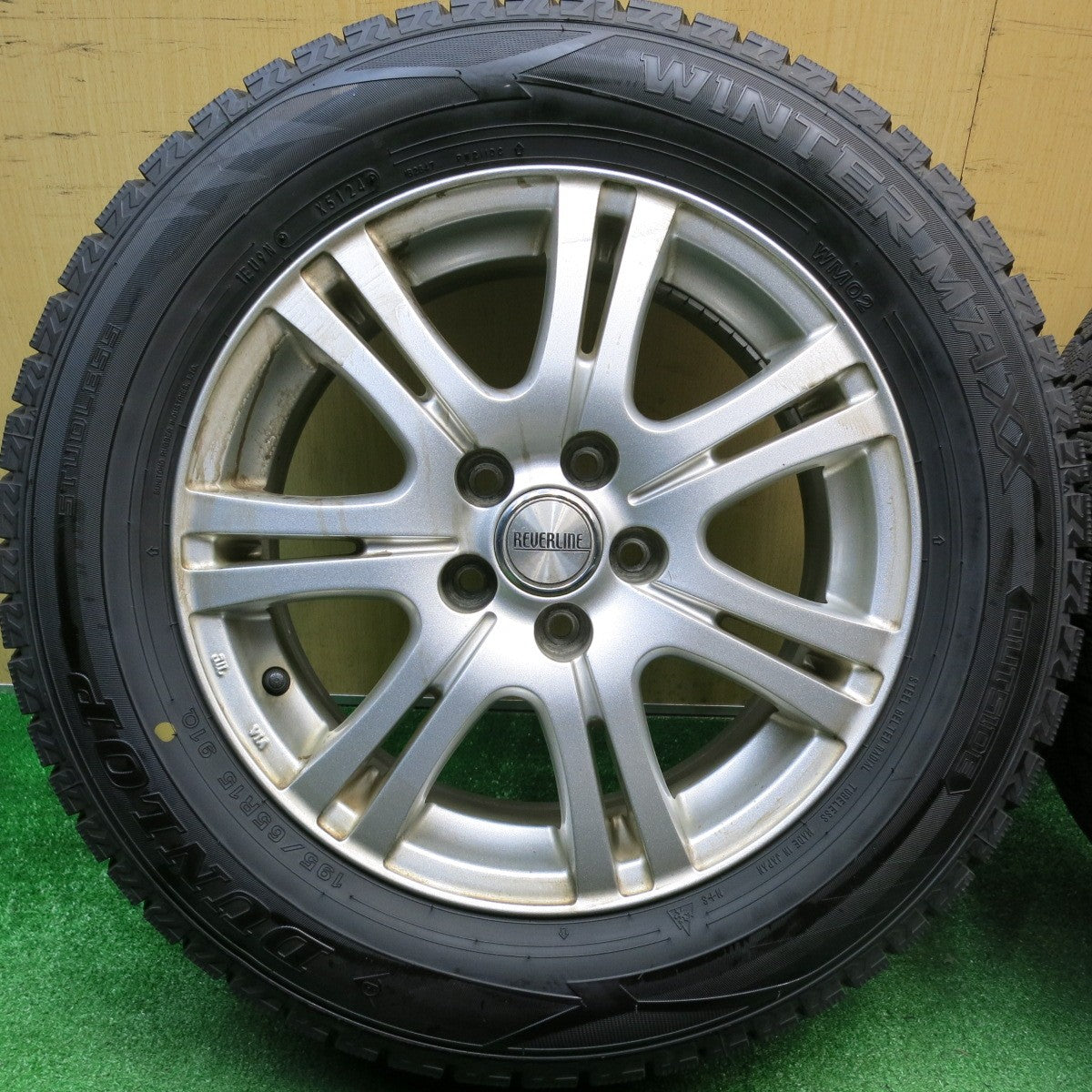 バリ溝！24年！9.5分★プリウス 等 195/65R15 スタッドレス ダンロップ ウインターマックス WM02 REVERLINE リバーライン 15インチ PCD100/5H★5120603HAス