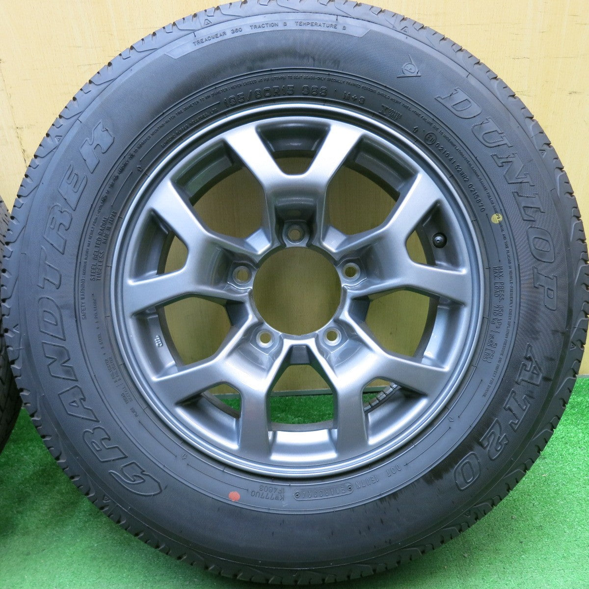 バリ溝！24年！キレイ！8.5分★スズキ JB74Ｗ ジムニー シエラ 純正 195/80R15 ダンロップ AT20 グラントレック 15インチ PCD139.7/5H★5062207HAノ