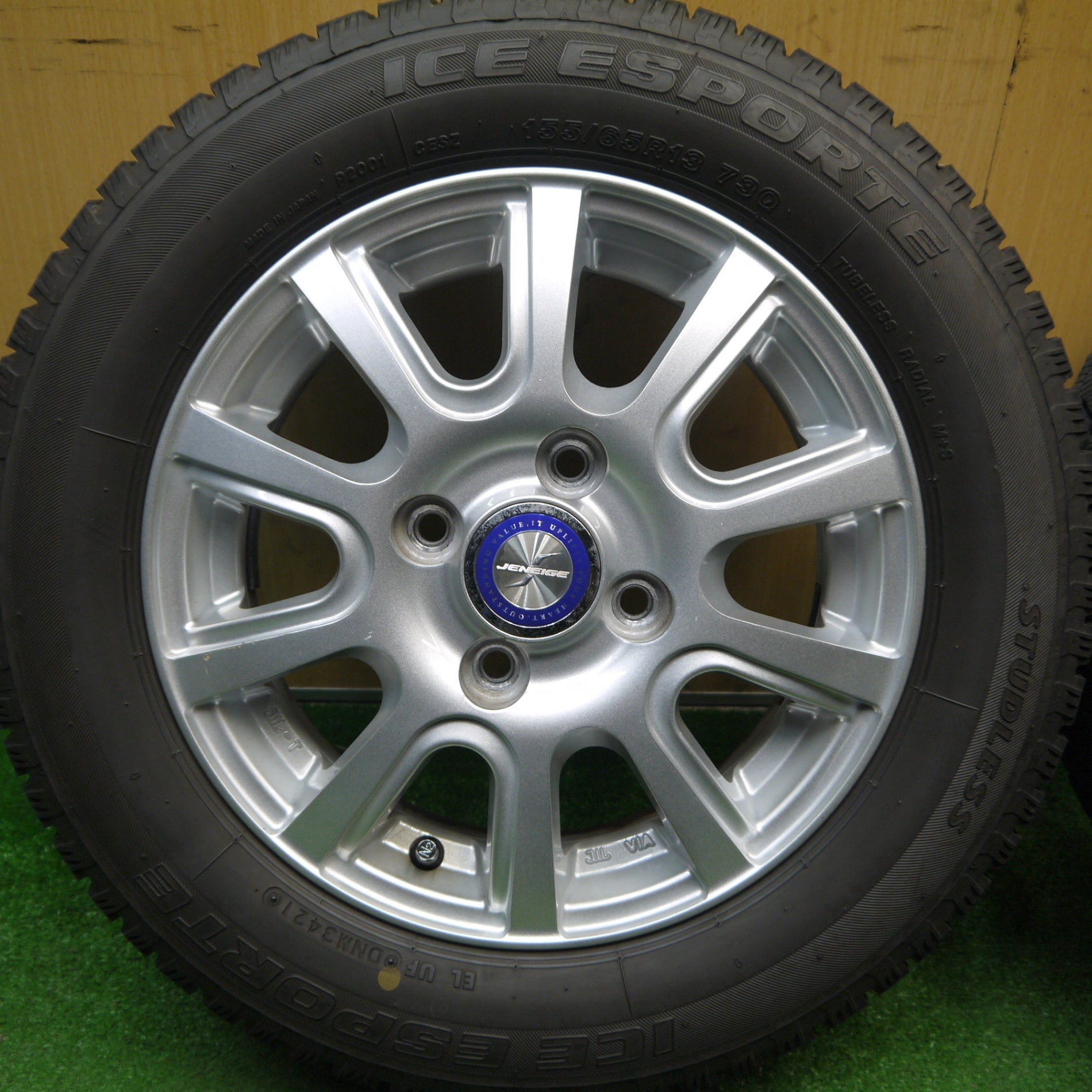 バリ溝！8.5分☆スタッドレス 155/65R13 アイス エスポルテ JENEIGE 