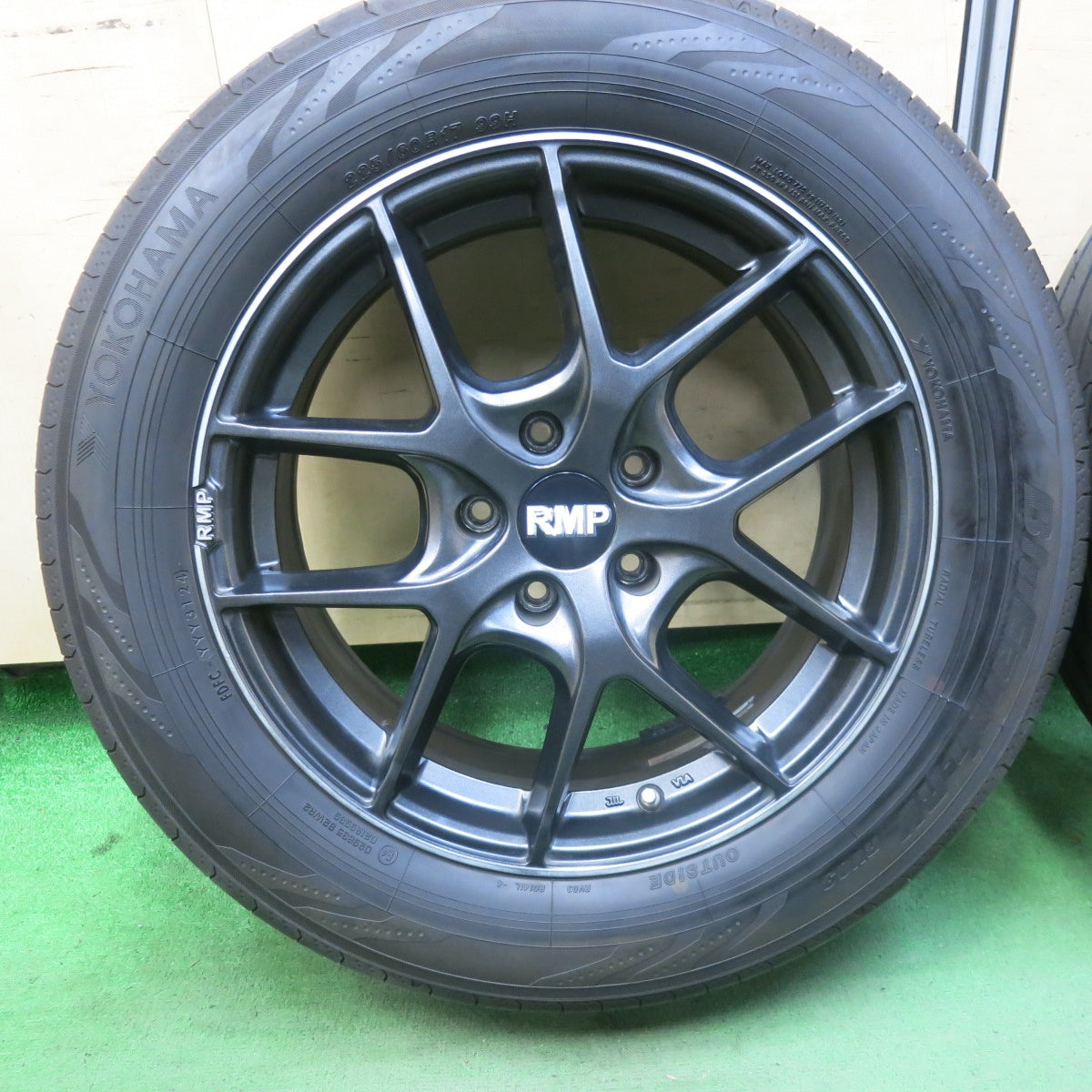 バリ溝！24年！キレイ！9.5分★RMP 025F 225/60R17 ヨコハマ BluEarth-RV RV03 ブルーアース 17インチ PCD114.3/5H★5100603SKノ