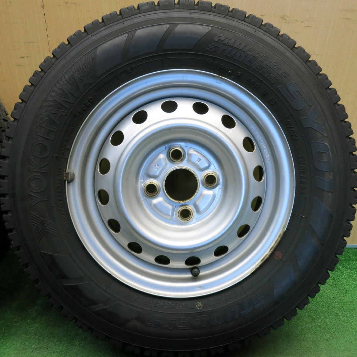 バリ溝！キレイ！9.5分◎スタッドレス 165R13 6PR ヨコハマ SY01 スチール ホイール 13インチ PCD100/4H◎6073001HAス