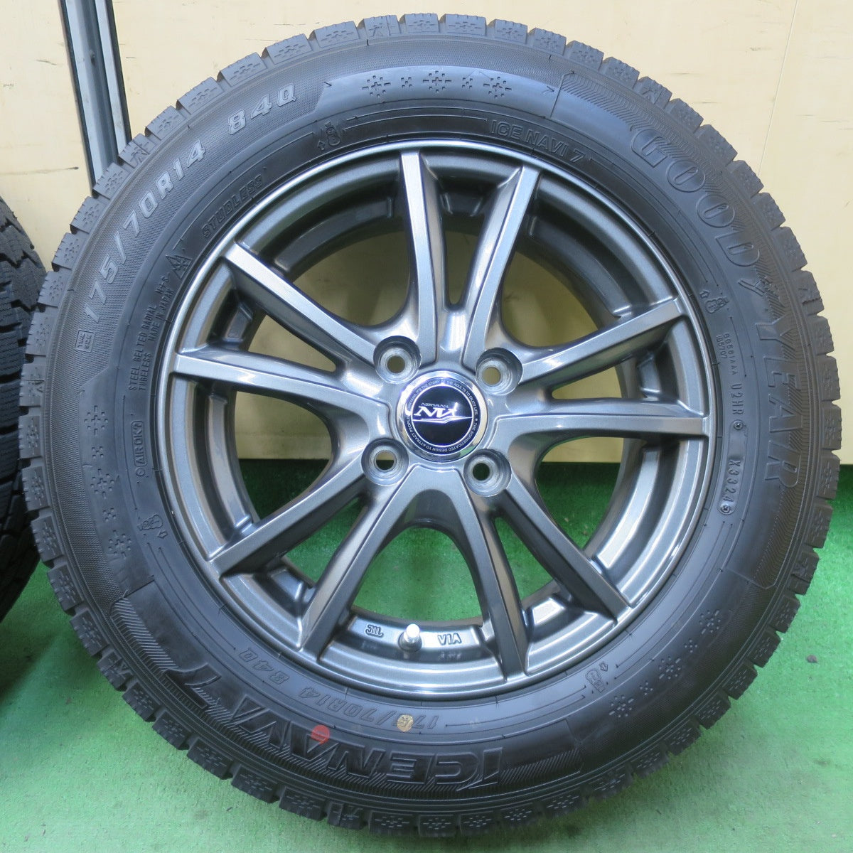 ほぼ未使用！24年！キレイ★スタッドレス 175/70R14 グッドイヤー アイスナビ7 NIRVANA NV ニルヴァーナ ニルバーナ 14インチ PCD100/4H★5122404イス